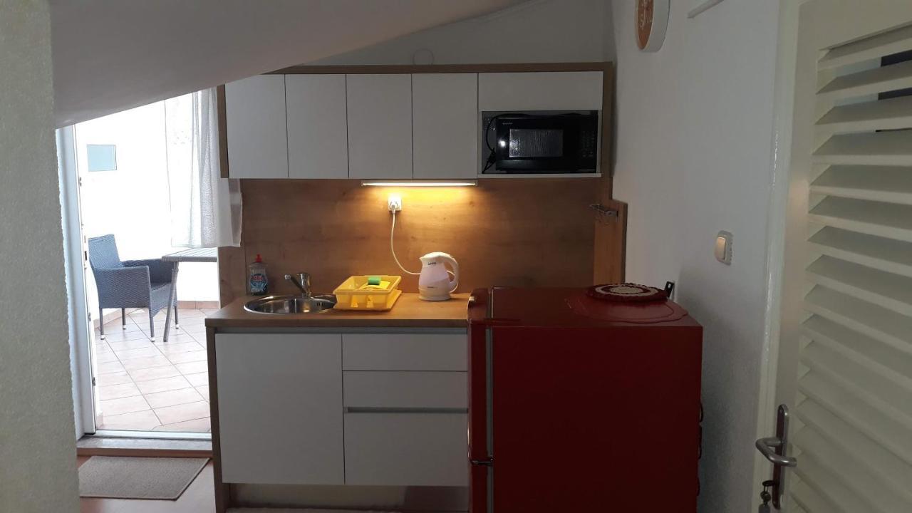 Apartment Sandra 2+2 *** Crikvenica Exterior photo